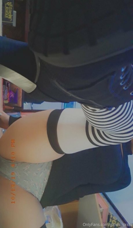 glowsticksss model porn picture