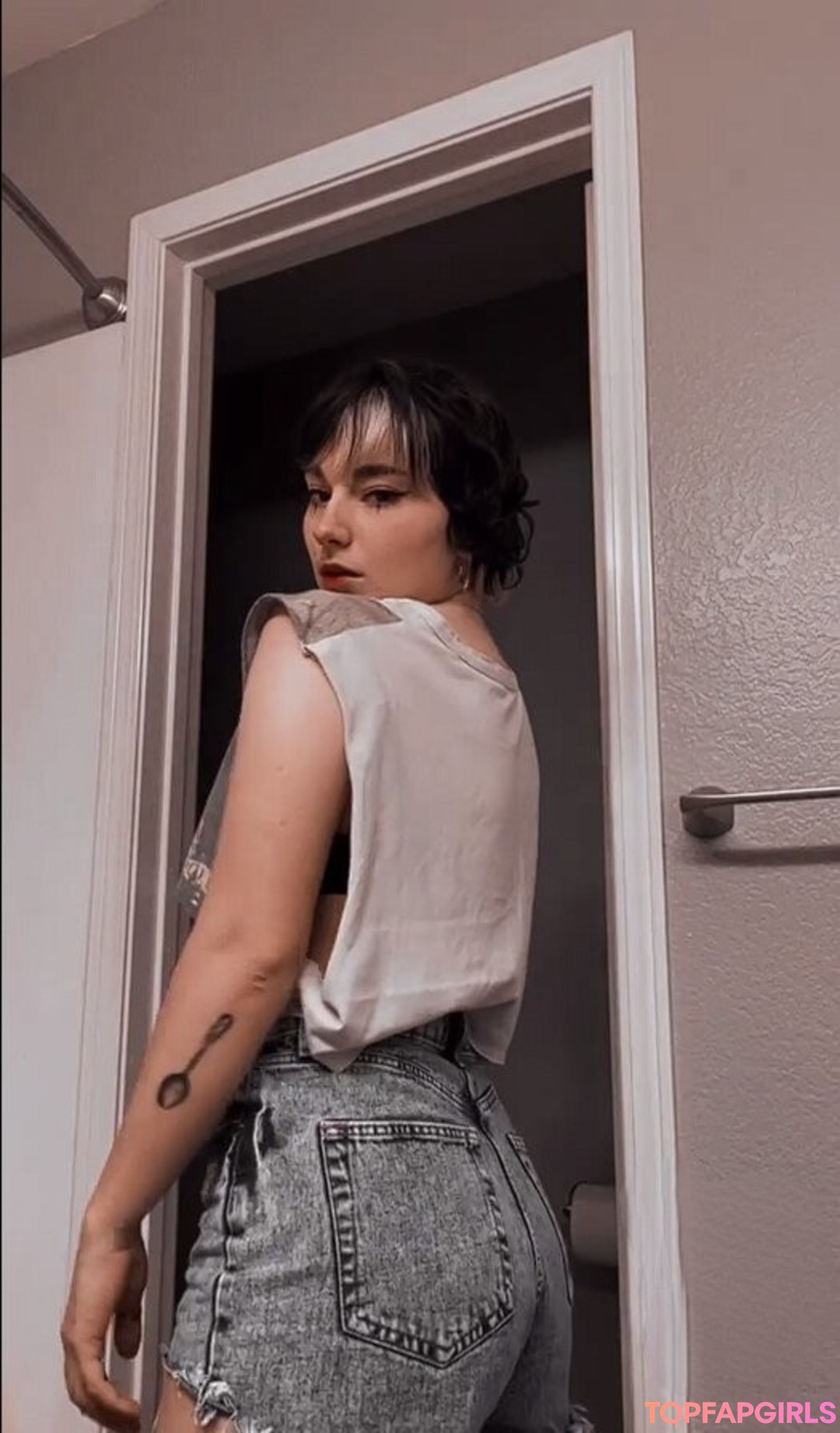 sister nude onlyfans hot naked pic