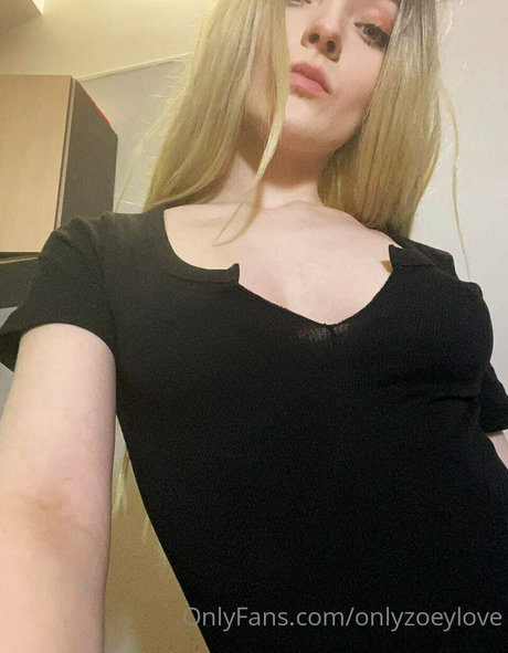 onlyzoeylove model art gallery