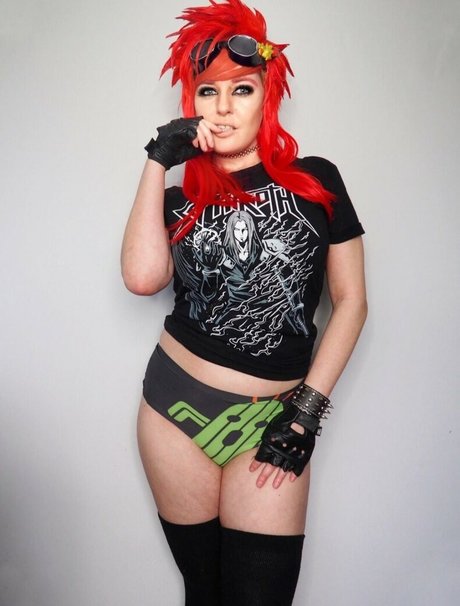 LisaLouWho high quality actress images