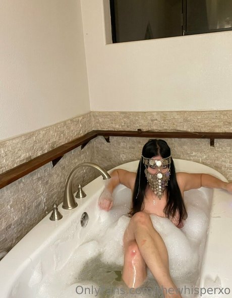 thewhisperxo beautiful model img