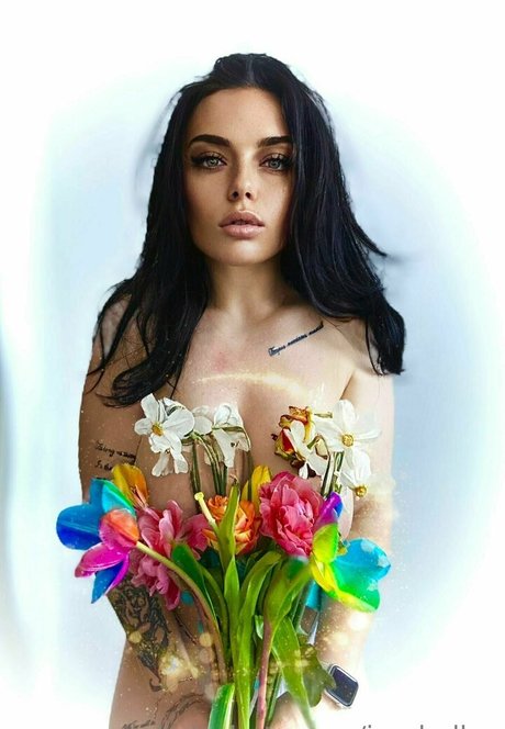 issabellaa pornstar hot gallery