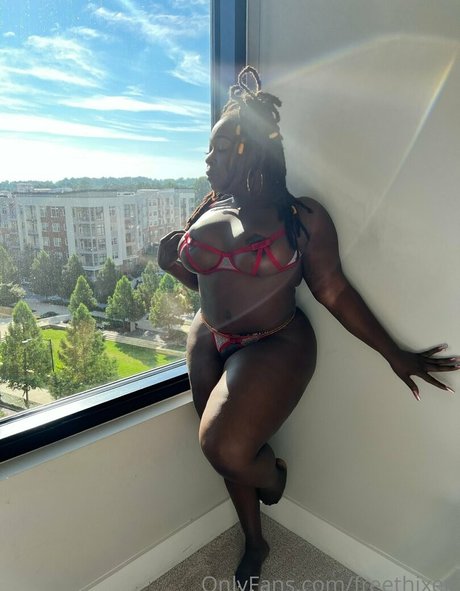 freethixen nudes model photos