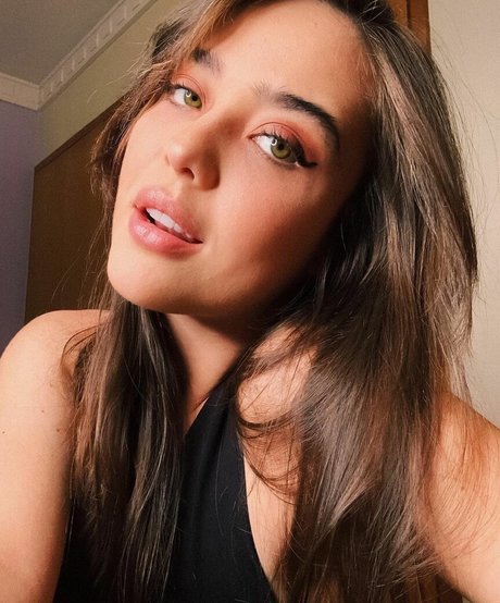 Bella Piero beautiful model pictures