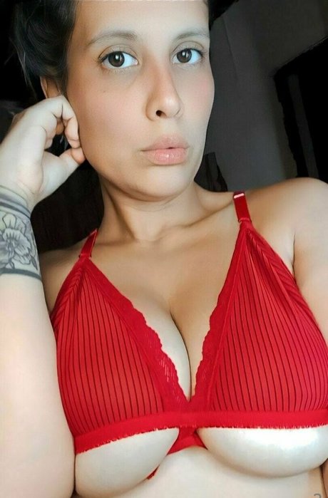 ladama22 high quality model image