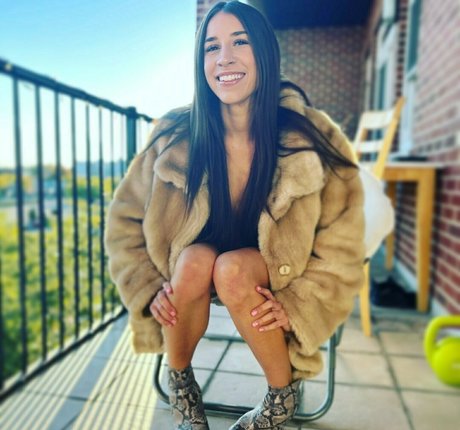 bikinibites model hd pic