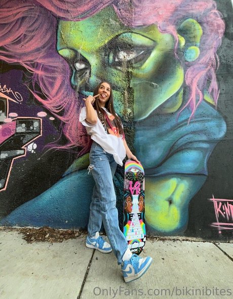 bikinibites nudes actress photos