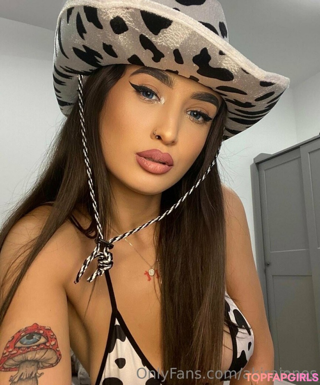 akirajones sexy model photos