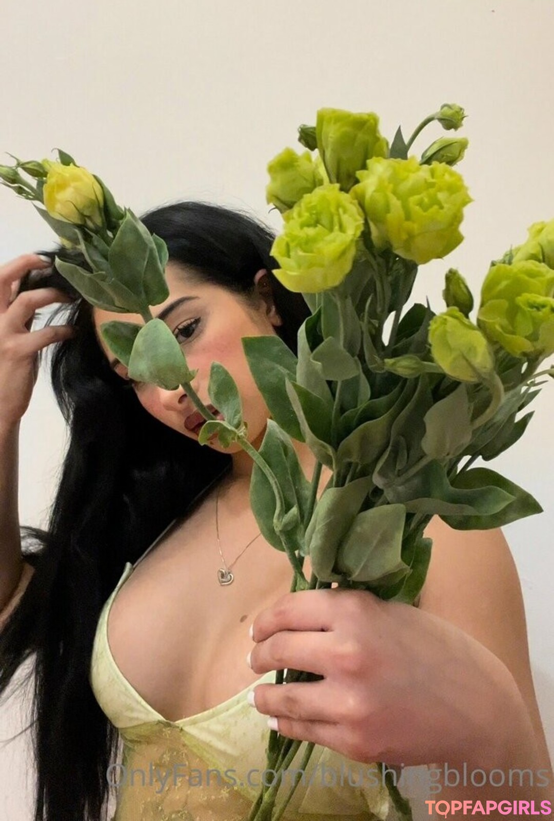 pussy spreading onlyfans nice galleries