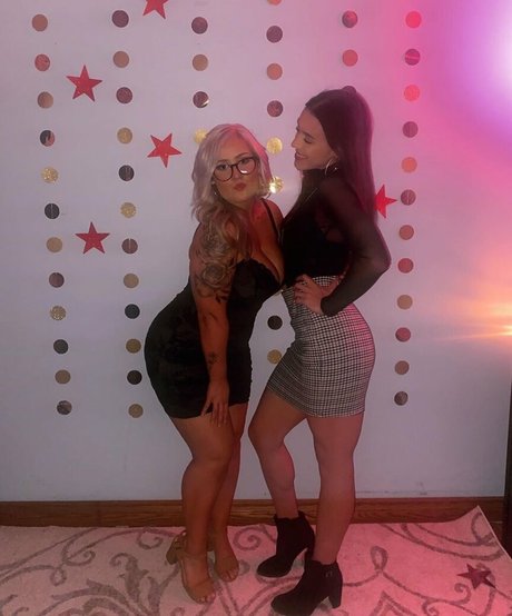 Lilly Alcorn model naked photo