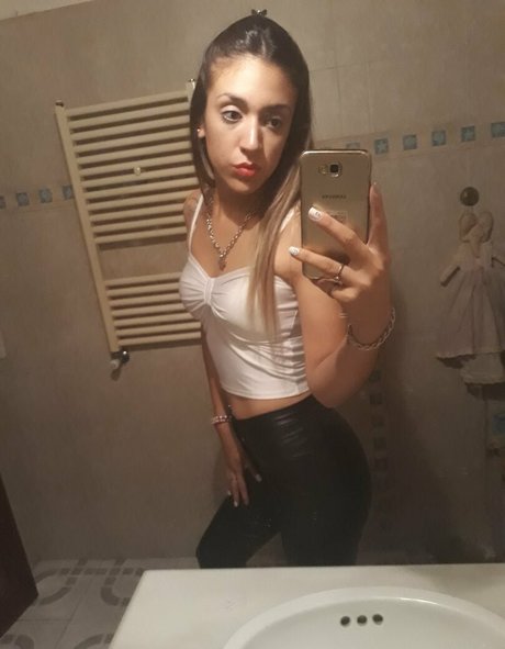 xxx shfire model free image