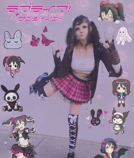 dracculala model naked images