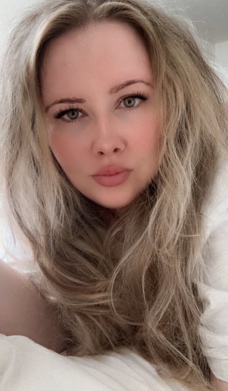 Traycee top model img