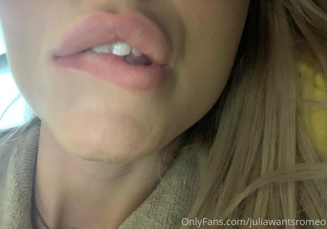julianawantsromeo high quality actress image