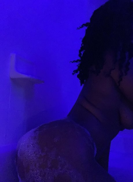 lezblueprnt model nudes picture