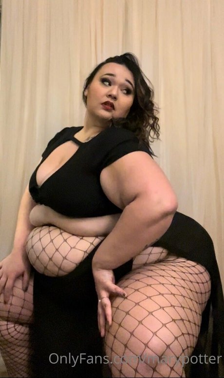 makanamoon model hot img