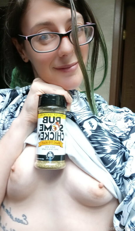 visceralvixen69 pornographic model picture