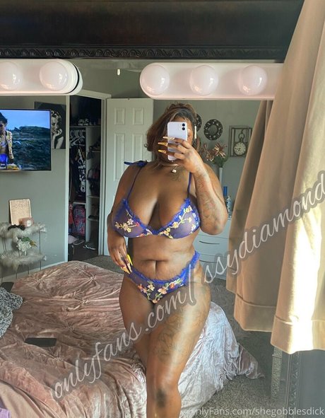 shegobblesdick star nude archive