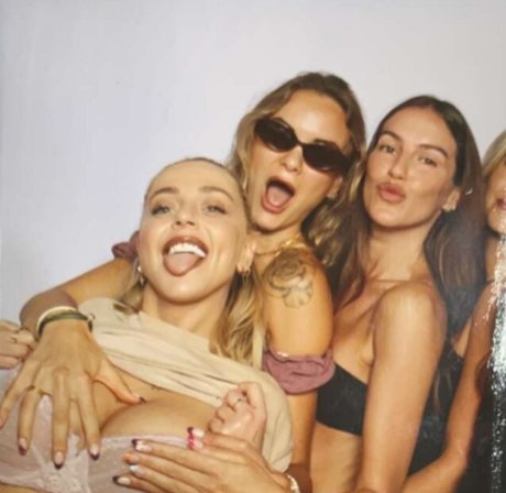 Violet Benson exclusive model photo