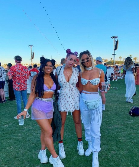 Violet Benson model sexy images