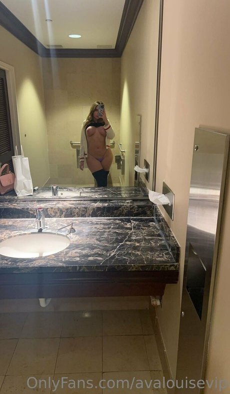 avalouisevip star nude pic