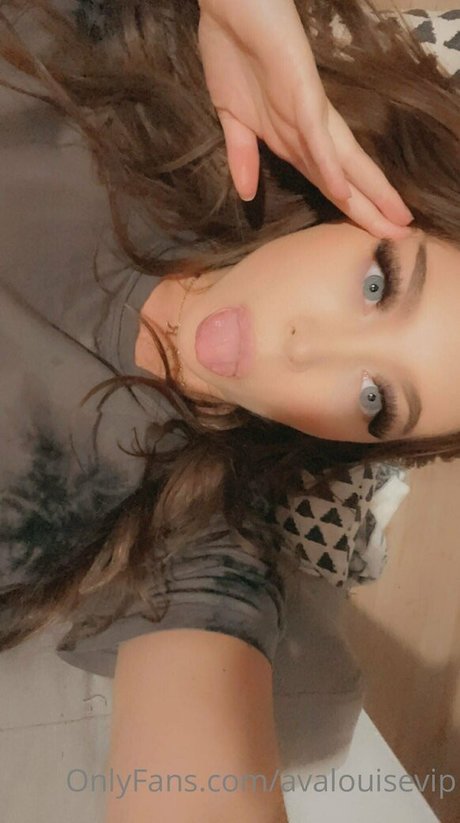 avalouisevip pornographic model archive