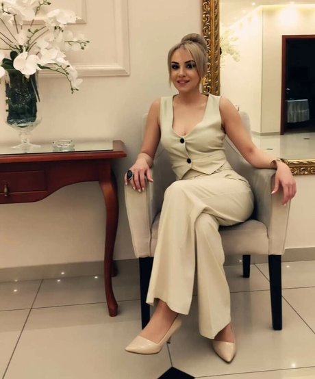 Teachers erotic model pic