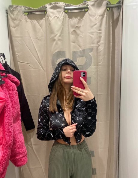 yaadashulya pornstar hd img