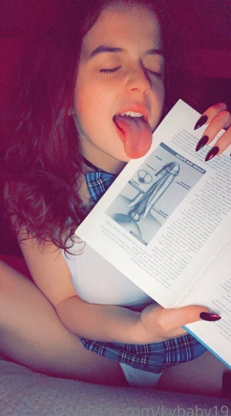 kybaby19 nude model galleries