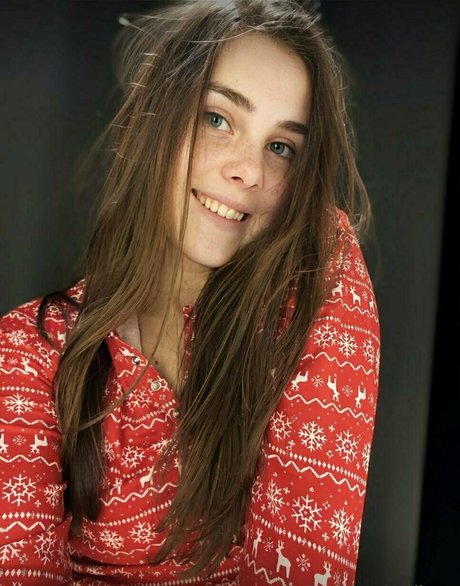 emilage beautiful actress photos