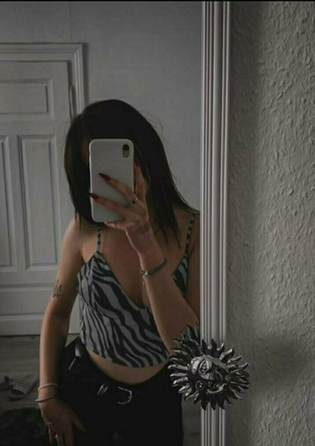 emilage hd model img