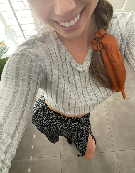 izzybutt erotic actress photos