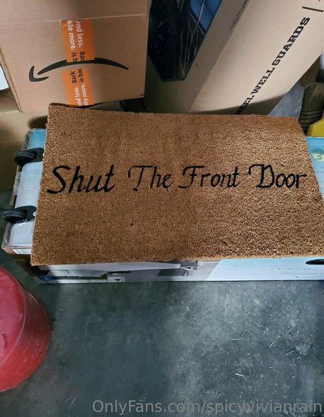 spicyvivianrain nude model galleries