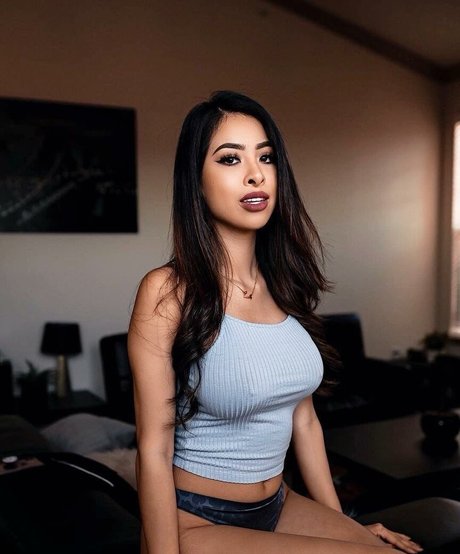 Enelly Urzua free star images