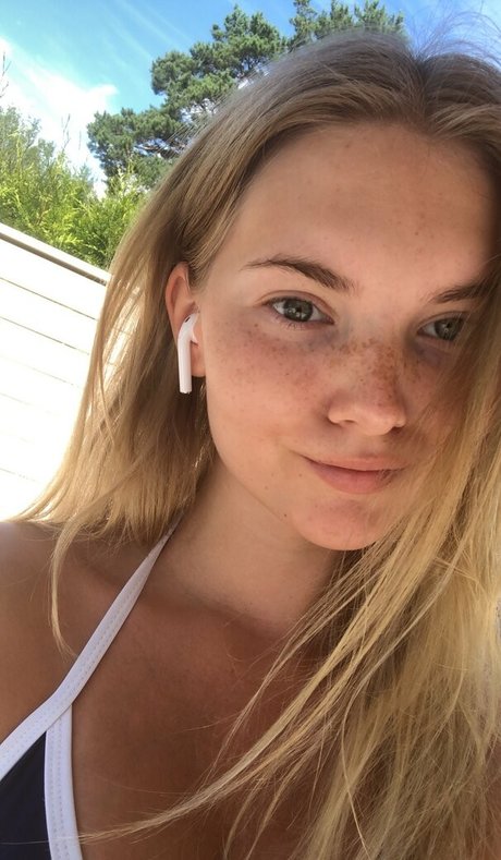 vanessaahlstrom model sex photos