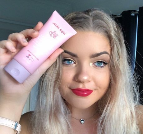 curvy lesbian onlyfans top archive