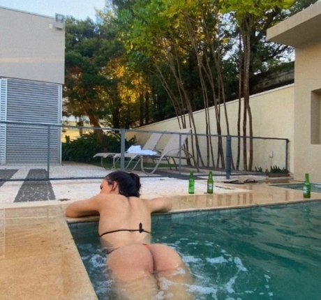 tiny onlyfans beautiful pics