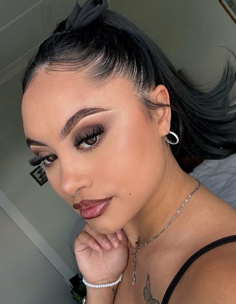 taylaraywhite exclusive model archive