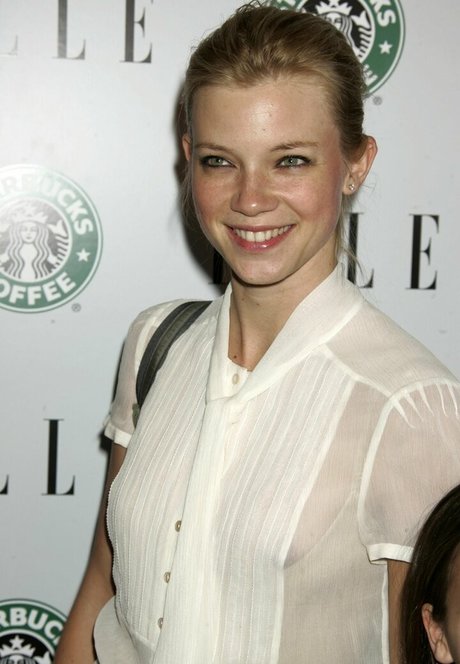 Amy Smart beautiful star img