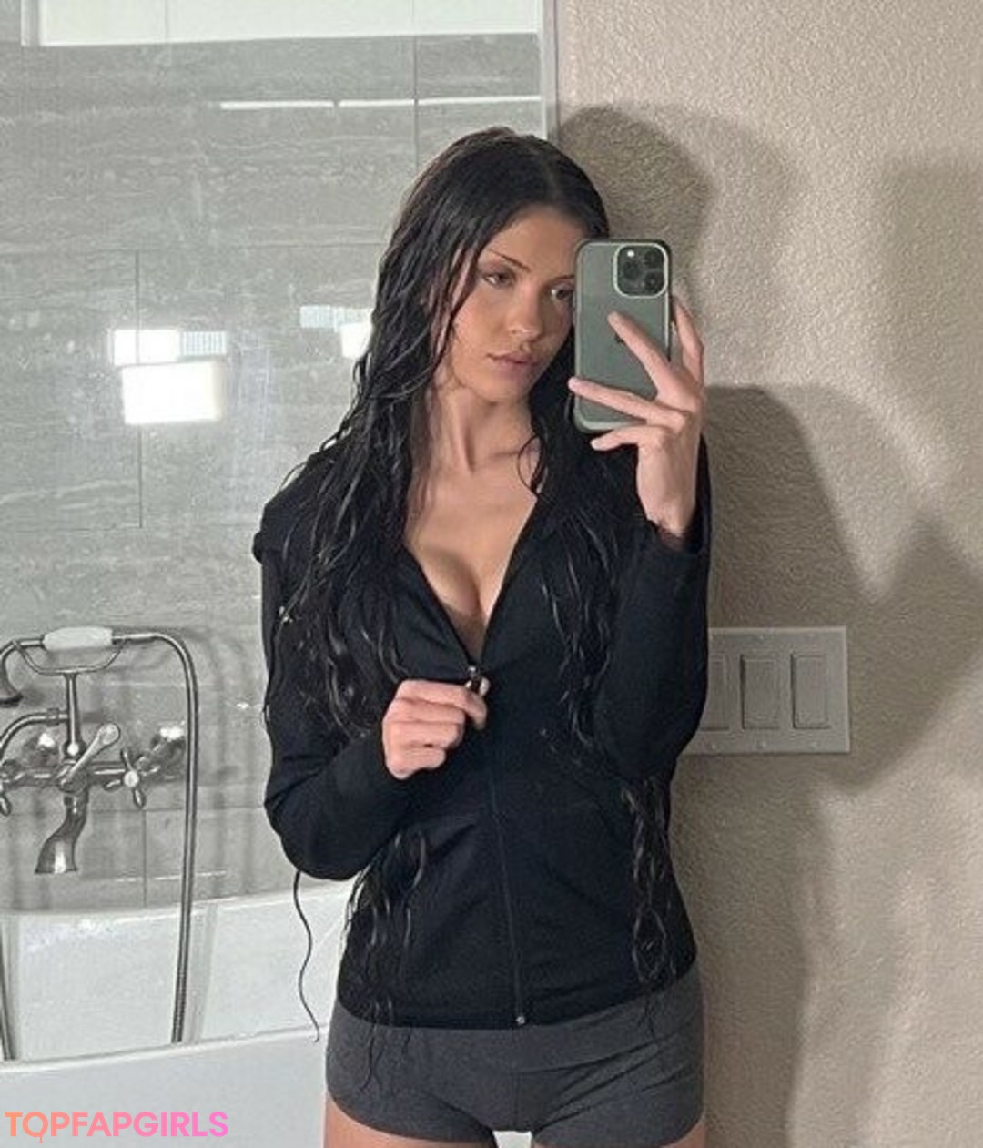 Kissingfae porn model picture