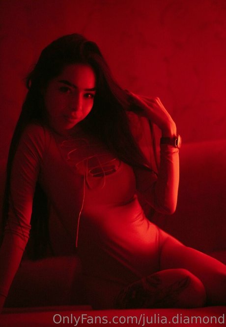 julia diamond nudes actress gallery