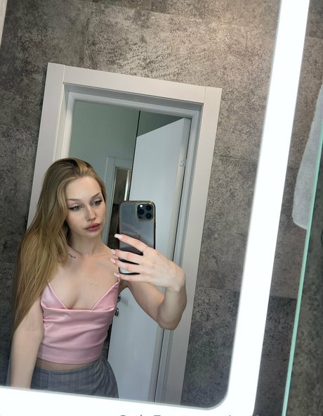 cutie kira adult actress gallery