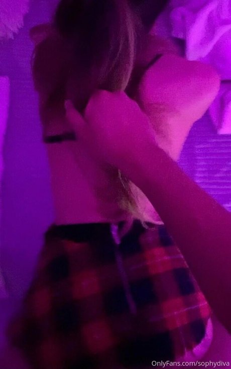 Sophydiva star adult image