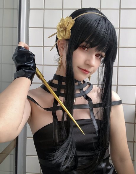 Lunarun nude actress photos