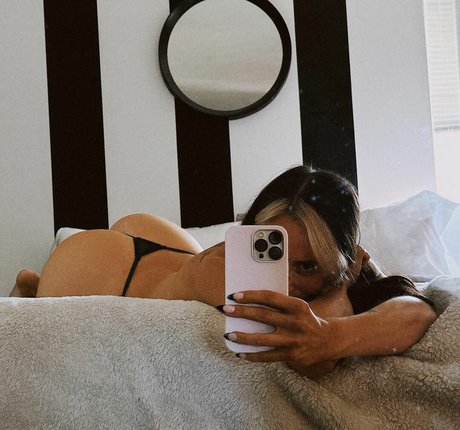 brunette petite onlyfans hd image