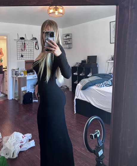 Popsmokes model art galleries