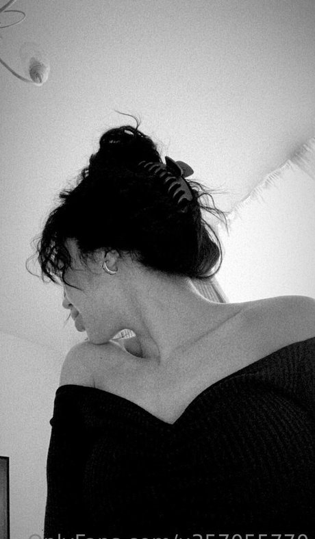 busty onlyfans free xxx gallery