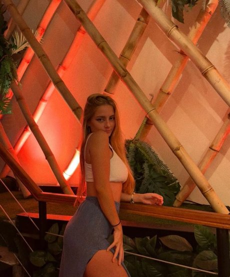 Julie Remoissenet pornstar art galleries