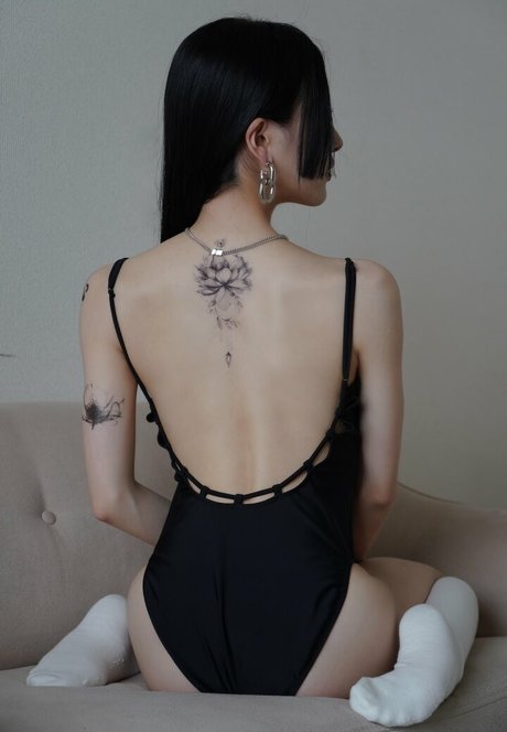 _xxkhyn naked model pictures