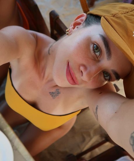 Laryssa Ayres model pretty images